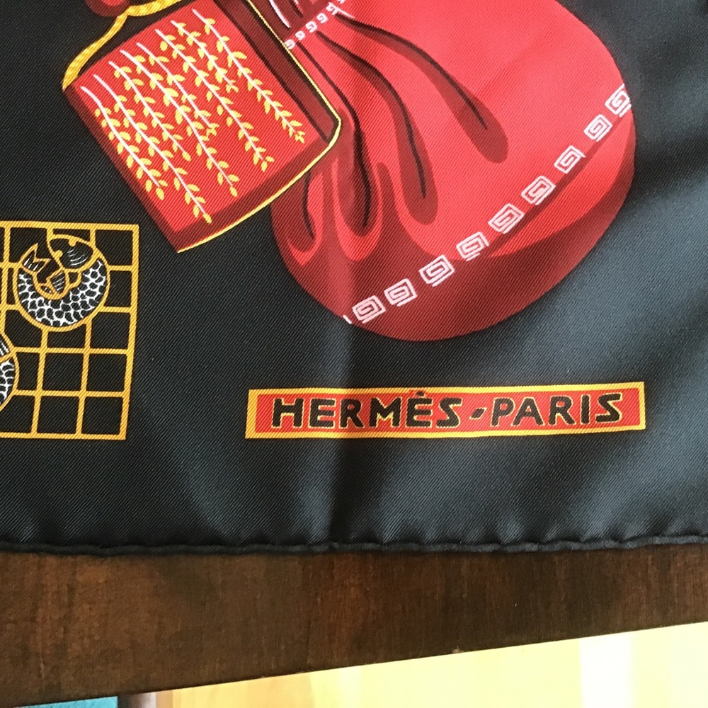 HERMES Kimonos et Inros Anne Faivre Black 90 Silk Scarf Asian Japanese RARE‎ - Picture 2 of 8